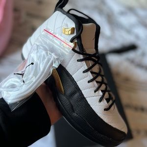 Jordan’s size 6Y - Royalty Taxi